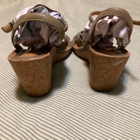 Clark’s Artisan T-Strap wedge shoes - Picture 4 of 6